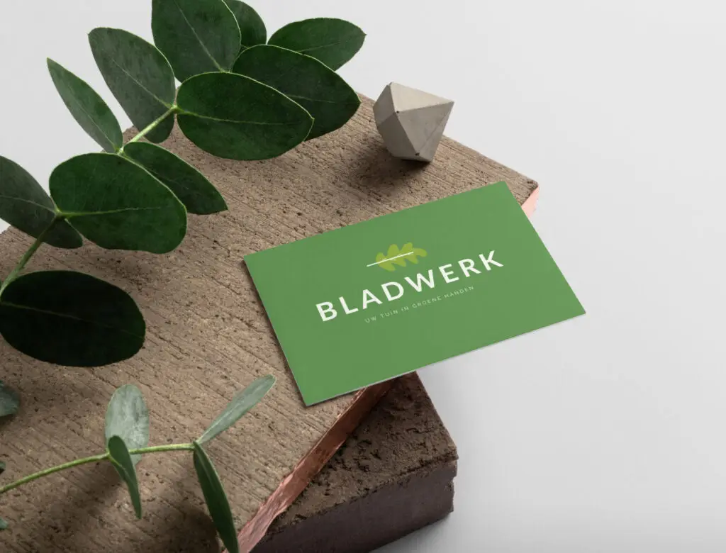 Groen visitekaartje van Bladwerk tussen bladeren